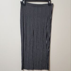 Black and White Verticle-Stripe Form-fitting Midi Skirt (M)